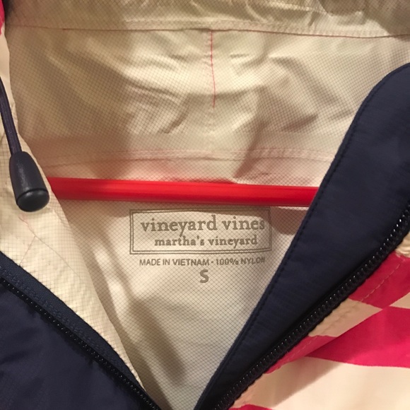 Vineyard vines rain coat - Picture 3 of 6